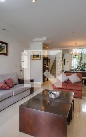 Casa de condomínio à venda com 260m², 4 quartos e 4 vagas Casa de condomínio à venda com 260m², 4 quartos e 4 vagasSala