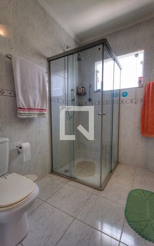 Casa de condomínio à venda com 260m², 4 quartos e 4 vagas Casa de condomínio à venda com 260m², 4 quartos e 4 vagasQuarto 1 - Suíte