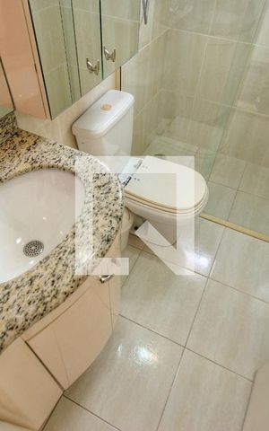 Casa de condomínio à venda com 260m², 4 quartos e 4 vagas Casa de condomínio à venda com 260m², 4 quartos e 4 vagasBanheiro
