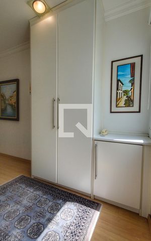 Casa de condomínio à venda com 260m², 4 quartos e 4 vagas Casa de condomínio à venda com 260m², 4 quartos e 4 vagasCorredor do quarto