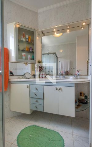 Casa de condomínio à venda com 260m², 4 quartos e 4 vagas Casa de condomínio à venda com 260m², 4 quartos e 4 vagasQuarto 1 - Suíte
