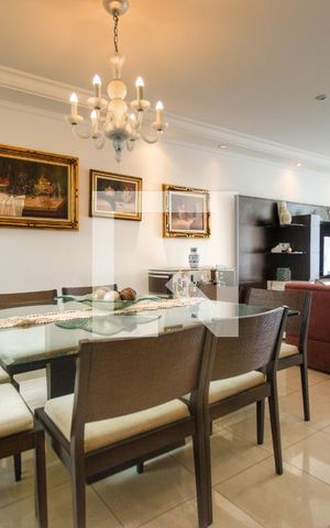 Casa de condomínio à venda com 260m², 4 quartos e 4 vagas Casa de condomínio à venda com 260m², 4 quartos e 4 vagasSala de Jantar