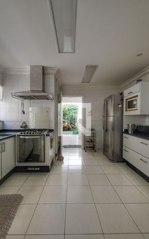 Casa de condomínio à venda com 260m², 4 quartos e 4 vagas Casa de condomínio à venda com 260m², 4 quartos e 4 vagasCozinha