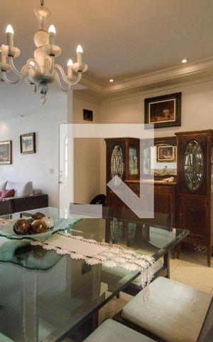 Casa de condomínio à venda com 260m², 4 quartos e 4 vagas Casa de condomínio à venda com 260m², 4 quartos e 4 vagasSala de Jantar