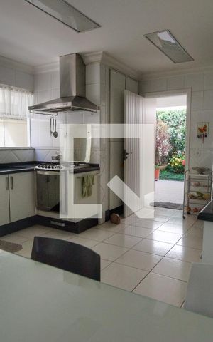 Casa de condomínio à venda com 260m², 4 quartos e 4 vagas Casa de condomínio à venda com 260m², 4 quartos e 4 vagasCozinha