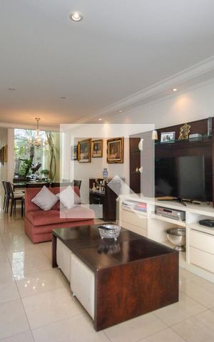 Casa de condomínio à venda com 260m², 4 quartos e 4 vagas Casa de condomínio à venda com 260m², 4 quartos e 4 vagasSala