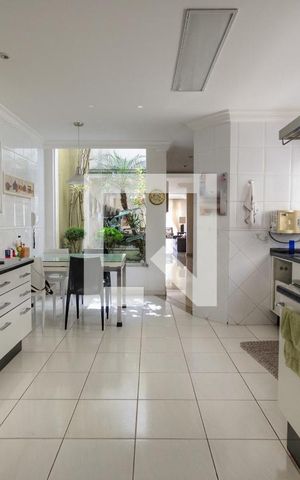 Casa de condomínio à venda com 260m², 4 quartos e 4 vagas Casa de condomínio à venda com 260m², 4 quartos e 4 vagasCozinha