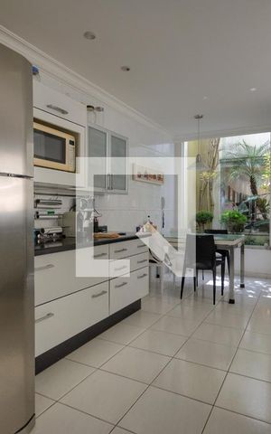 Casa de condomínio à venda com 260m², 4 quartos e 4 vagas Casa de condomínio à venda com 260m², 4 quartos e 4 vagasCozinha