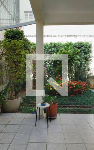 Casa de condomínio à venda com 260m², 4 quartos e 4 vagas Casa de condomínio à venda com 260m², 4 quartos e 4 vagasÁrea de Serviço - Quintal