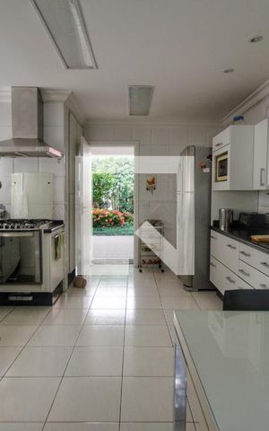 Casa de condomínio à venda com 260m², 4 quartos e 4 vagas Casa de condomínio à venda com 260m², 4 quartos e 4 vagasCozinha