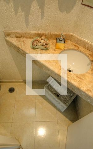 Casa de condomínio à venda com 260m², 4 quartos e 4 vagas Casa de condomínio à venda com 260m², 4 quartos e 4 vagasLavabo