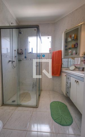 Casa de condomínio à venda com 260m², 4 quartos e 4 vagas Casa de condomínio à venda com 260m², 4 quartos e 4 vagasQuarto 1 - Suíte