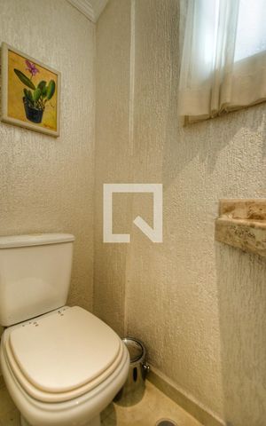 Casa de condomínio à venda com 260m², 4 quartos e 4 vagas Casa de condomínio à venda com 260m², 4 quartos e 4 vagasLavabo