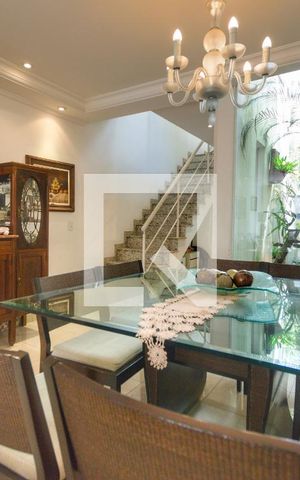 Casa de condomínio à venda com 260m², 4 quartos e 4 vagas Casa de condomínio à venda com 260m², 4 quartos e 4 vagasSala de Jantar