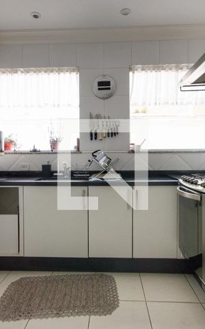 Casa de condomínio à venda com 260m², 4 quartos e 4 vagas Casa de condomínio à venda com 260m², 4 quartos e 4 vagasCozinha