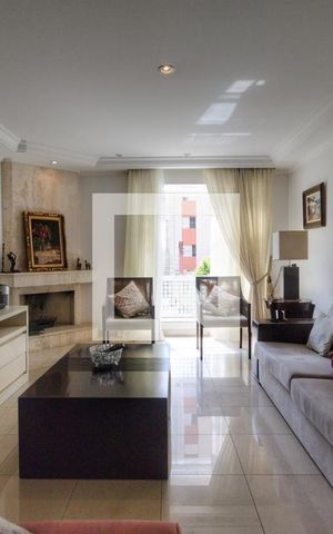 Casa de condomínio à venda com 260m², 4 quartos e 4 vagas Casa de condomínio à venda com 260m², 4 quartos e 4 vagasSala