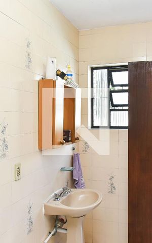 Casa à venda com 400m², 5 quartos e 4 vagas Casa à venda com 400m², 5 quartos e 4 vagasBanheiro 1