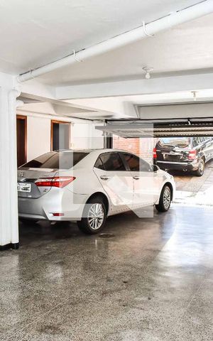Casa à venda com 400m², 5 quartos e 4 vagas Casa à venda com 400m², 5 quartos e 4 vagasGaragem