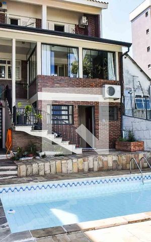 Casa à venda com 400m², 5 quartos e 4 vagas Casa à venda com 400m², 5 quartos e 4 vagasPiscina