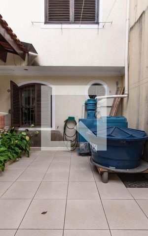 Casa à venda com 200m², 4 quartos e 4 vagas Casa à venda com 200m², 4 quartos e 4 vagasQuintal