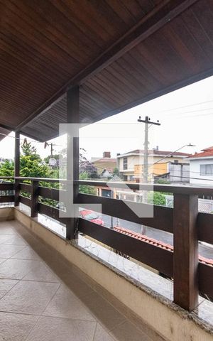 Casa à venda com 200m², 4 quartos e 4 vagas Casa à venda com 200m², 4 quartos e 4 vagasSacada da Suíte 3