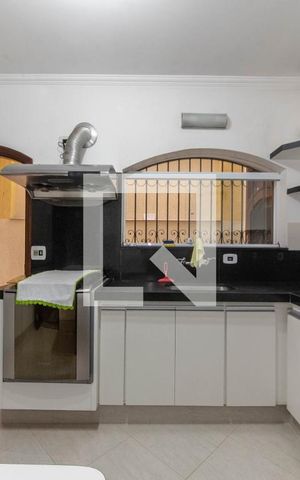 Casa à venda com 200m², 4 quartos e 4 vagas Casa à venda com 200m², 4 quartos e 4 vagasCozinha