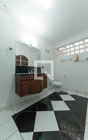 Casa à venda com 200m², 4 quartos e 4 vagas Casa à venda com 200m², 4 quartos e 4 vagasBanheiro da Suíte 3