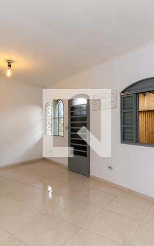 Casa para alugar com 65m², 2 quartos e sem vaga Casa para alugar com 65m², 2 quartos e sem vagaSala