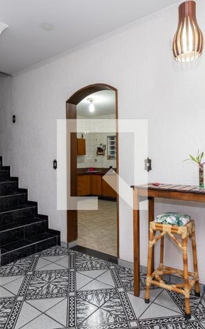 Casa à venda com 180m², 5 quartos e 3 vagas Casa à venda com 180m², 5 quartos e 3 vagasHall de Entrada