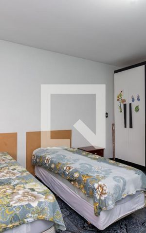 Casa à venda com 180m², 5 quartos e 3 vagas Casa à venda com 180m², 5 quartos e 3 vagasSuíte