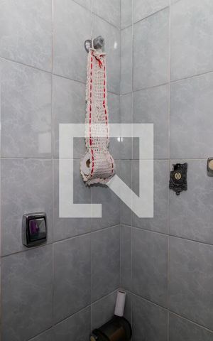 Casa à venda com 180m², 5 quartos e 3 vagas Casa à venda com 180m², 5 quartos e 3 vagasBanheiro 2