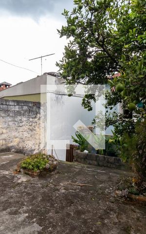 Casa à venda com 180m², 5 quartos e 3 vagas Casa à venda com 180m², 5 quartos e 3 vagasQuintal