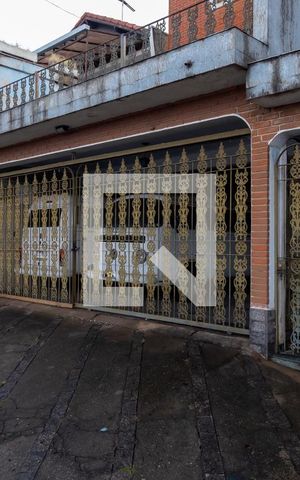 Casa à venda com 180m², 5 quartos e 3 vagas Casa à venda com 180m², 5 quartos e 3 vagasFachada