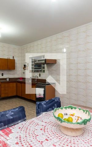 Casa à venda com 180m², 5 quartos e 3 vagas Casa à venda com 180m², 5 quartos e 3 vagasSala de Jantar
