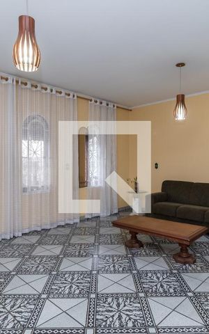 Casa à venda com 180m², 5 quartos e 3 vagas Casa à venda com 180m², 5 quartos e 3 vagasSala de Estar