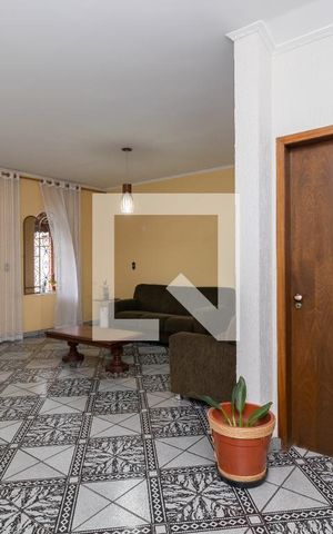 Casa à venda com 180m², 5 quartos e 3 vagas Casa à venda com 180m², 5 quartos e 3 vagasHall de Entrada