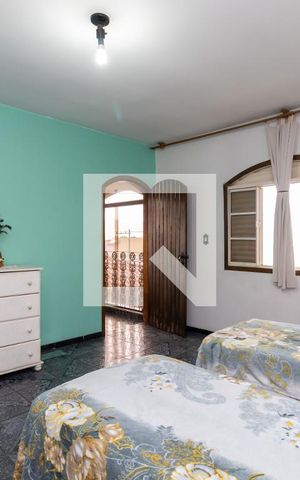 Casa à venda com 180m², 5 quartos e 3 vagas Casa à venda com 180m², 5 quartos e 3 vagasSuíte