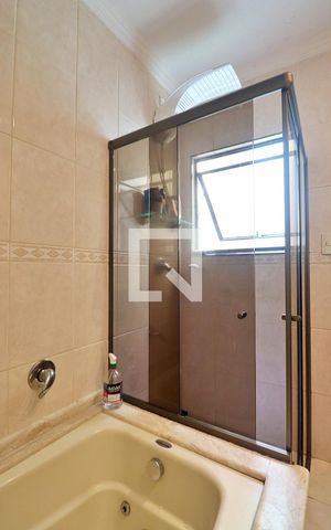 Casa à venda com 292m², 4 quartos e 5 vagasBanheiro do Quarto 2 - Suíte