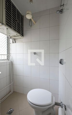 Apartamento para alugar com 130m², 3 quartos e 2 vagas Apartamento para alugar com 130m², 3 quartos e 2 vagasÁrea de Serviço - Banheiro