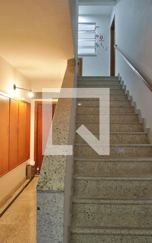 Apartamento para alugar com 65m², 2 quartos e 1 vagaÁrea Comum - Escadas para o Apartamento