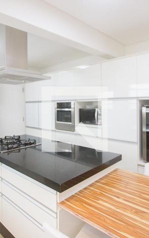 Apartamento à venda com 240m², 3 quartos e 2 vagasCozinha