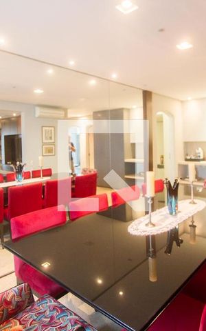 Apartamento à venda com 240m², 3 quartos e 2 vagasSala
