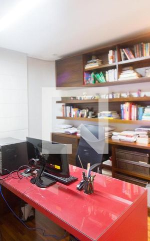 Apartamento à venda com 240m², 3 quartos e 2 vagasSuíte 2