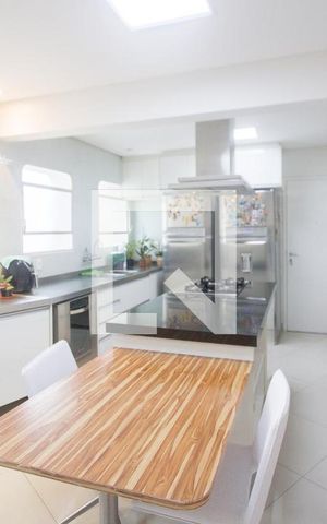 Apartamento à venda com 240m², 3 quartos e 2 vagasCozinha
