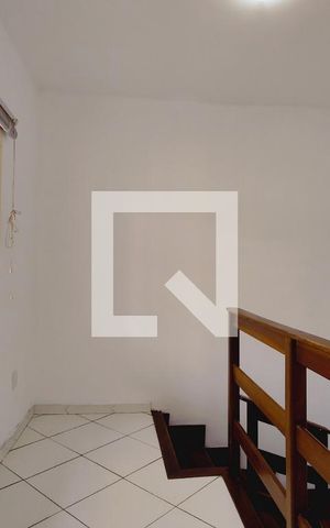 Casa à venda com 95m², 3 quartos e sem vaga Casa à venda com 95m², 3 quartos e sem vagaHall