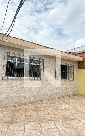 Casa à venda com 367m², 4 quartos e 2 vagas Casa à venda com 367m², 4 quartos e 2 vagasÁrea de Serviço