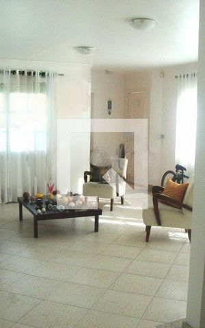 Casa à venda com 221m², 3 quartos e 4 vagas