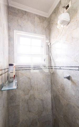 Casa para alugar com 121m², 2 quartos e 4 vagas Casa para alugar com 121m², 2 quartos e 4 vagasBanheiro Social