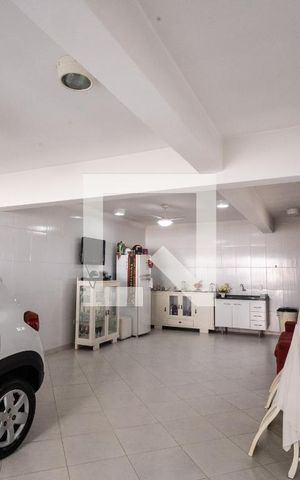 Casa para alugar com 121m², 2 quartos e 4 vagas Casa para alugar com 121m², 2 quartos e 4 vagasGaragem