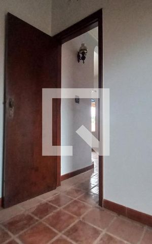 Casa à venda com 183m², 3 quartos e 3 vagas Casa à venda com 183m², 3 quartos e 3 vagasHall